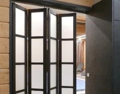 Устройство дверных конструкций раздвижного типа